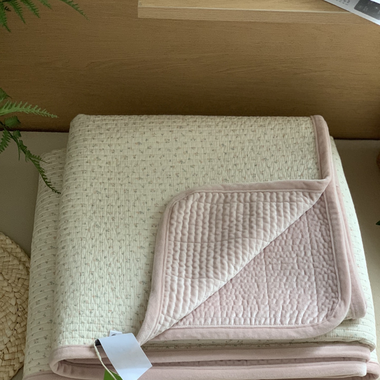 91家纺网 家纺一手货源 找家纺 汇庭 2025秋冬新款绒绒单品床盖系列 秋麦