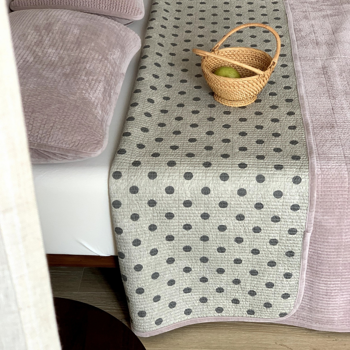 91家纺网 家纺一手货源 找家纺 汇庭 2025秋冬新款绒绒单品床盖系列 葡萄点点