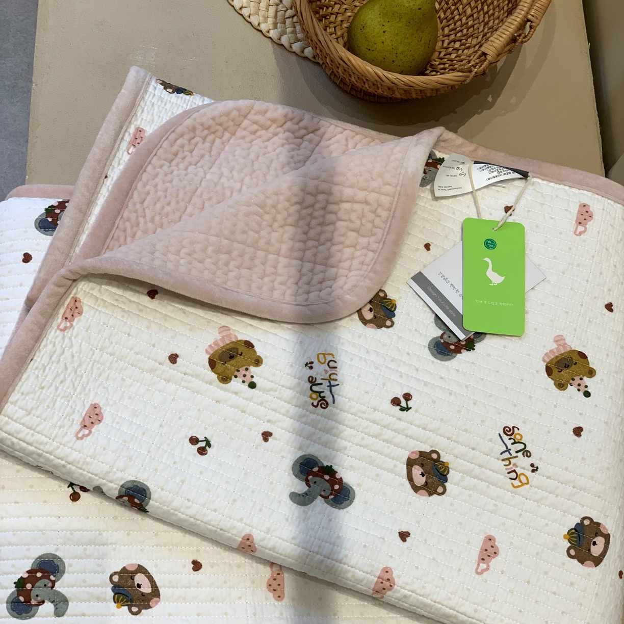 91家纺网 家纺一手货源 找家纺 汇庭 2025秋冬新款绒绒单品床盖系列 围巾小象