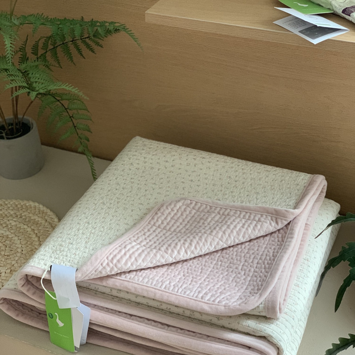 91家纺网 家纺一手货源 找家纺 汇庭 2025秋冬新款绒绒单品床盖系列 秋麦