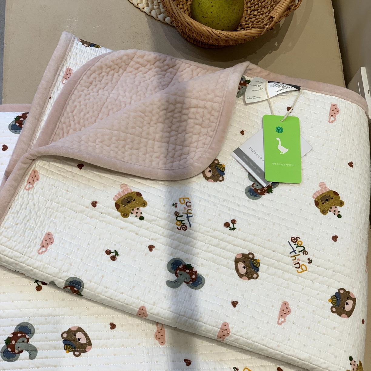 91家纺网 家纺一手货源 找家纺 汇庭 2025秋冬新款绒绒单品床盖系列 围巾小象