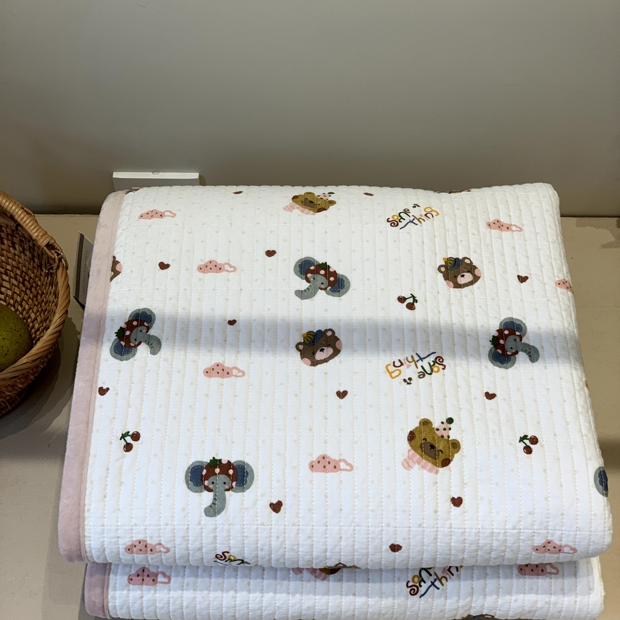 91家纺网 家纺一手货源 找家纺 汇庭 2025秋冬新款绒绒单品床盖系列 围巾小象