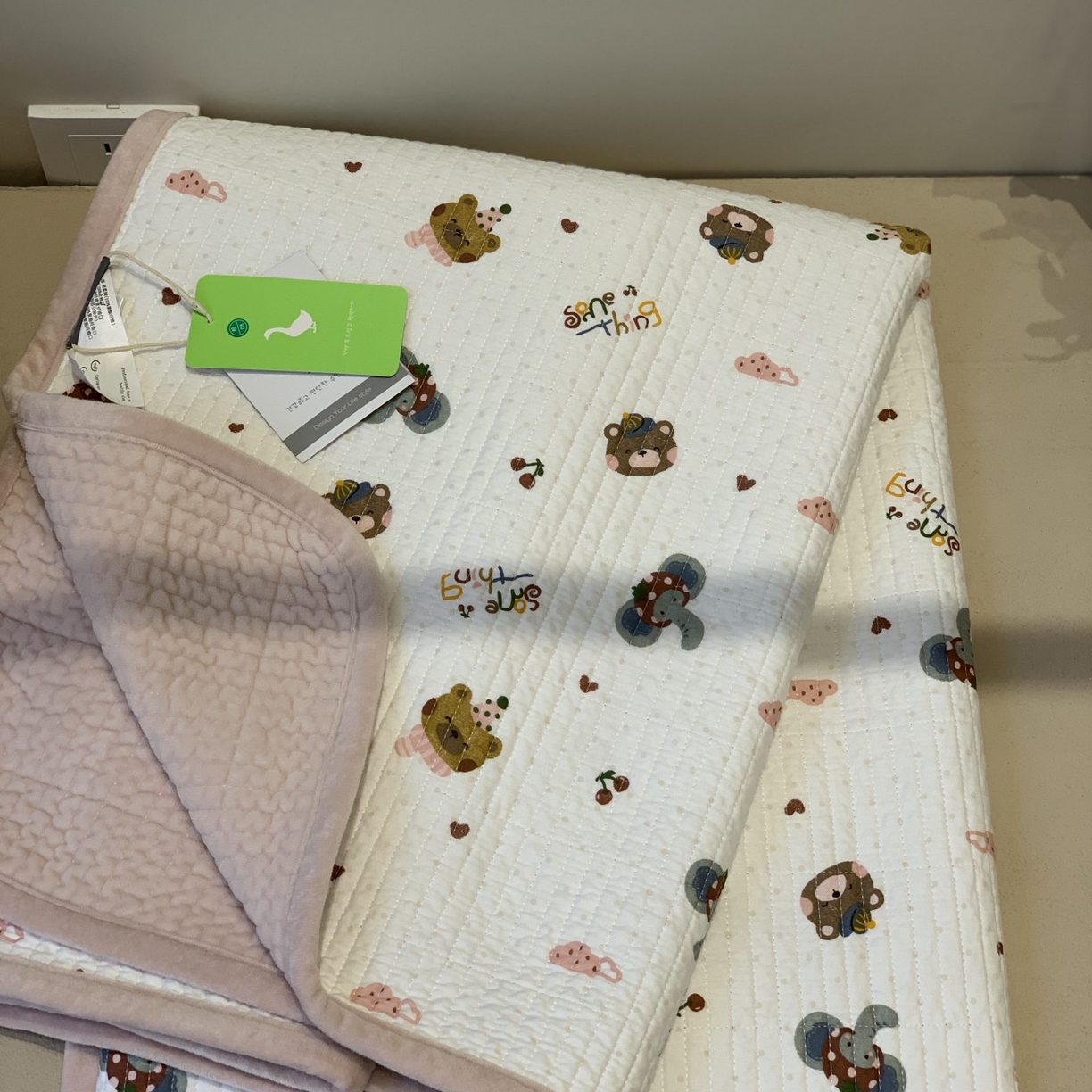 91家纺网 家纺一手货源 找家纺 汇庭 2025秋冬新款绒绒单品床盖系列 围巾小象