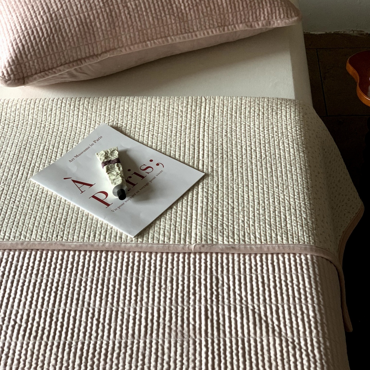 91家纺网 家纺一手货源 找家纺 汇庭 2025秋冬新款绒绒单品床盖系列 秋麦