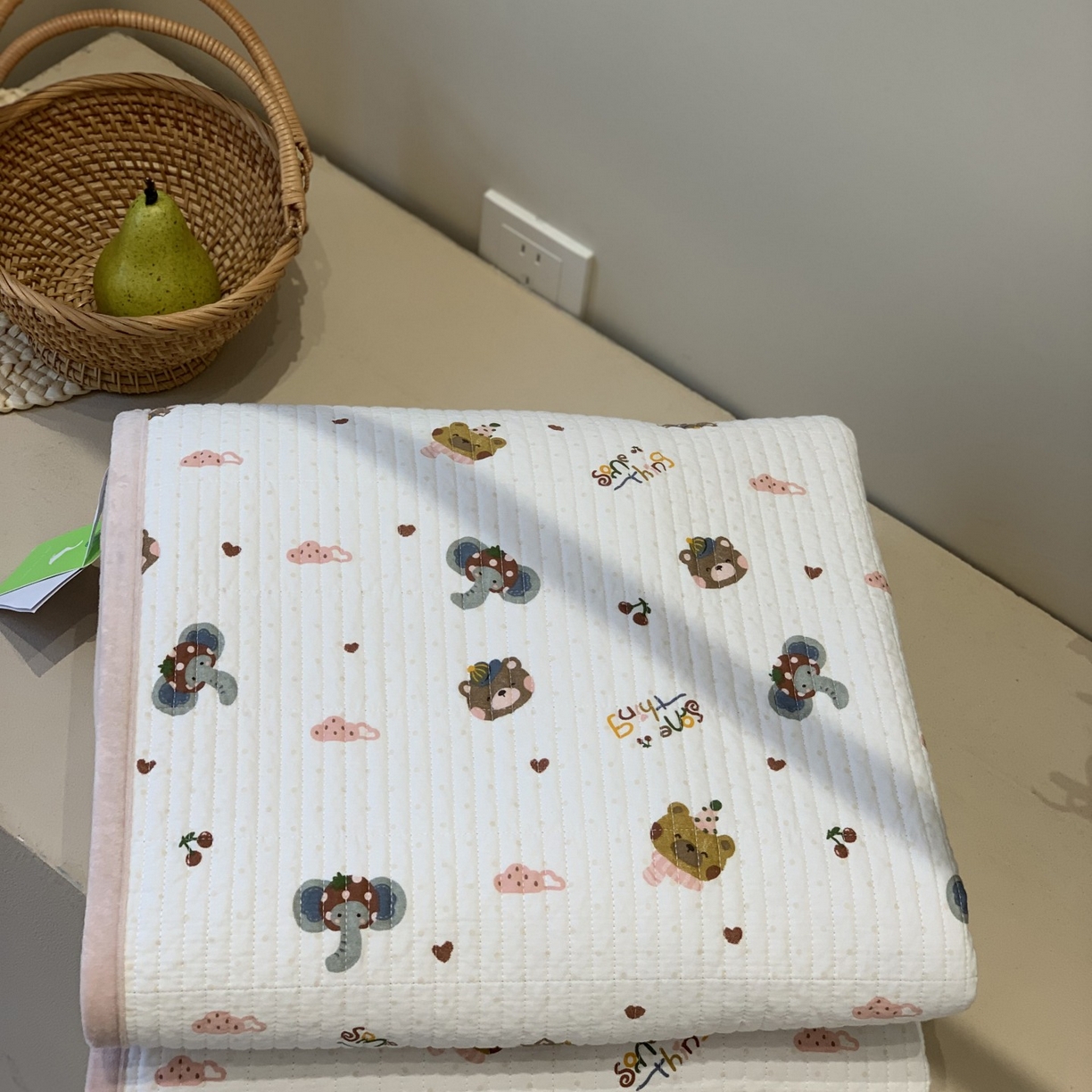 91家纺网 家纺一手货源 找家纺 汇庭 2025秋冬新款绒绒单品床盖系列 围巾小象