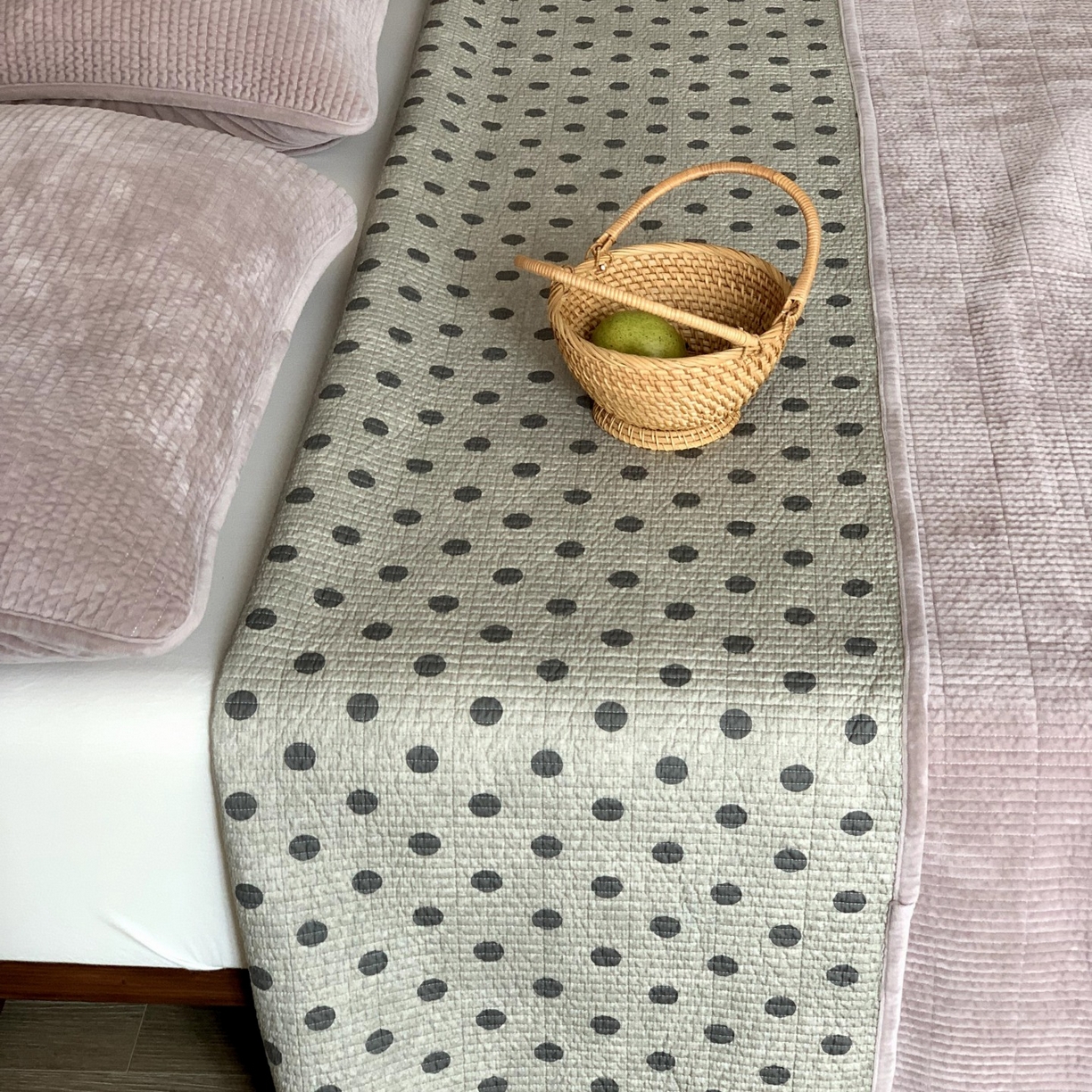 91家纺网 家纺一手货源 找家纺 汇庭 2025秋冬新款绒绒单品床盖系列 葡萄点点