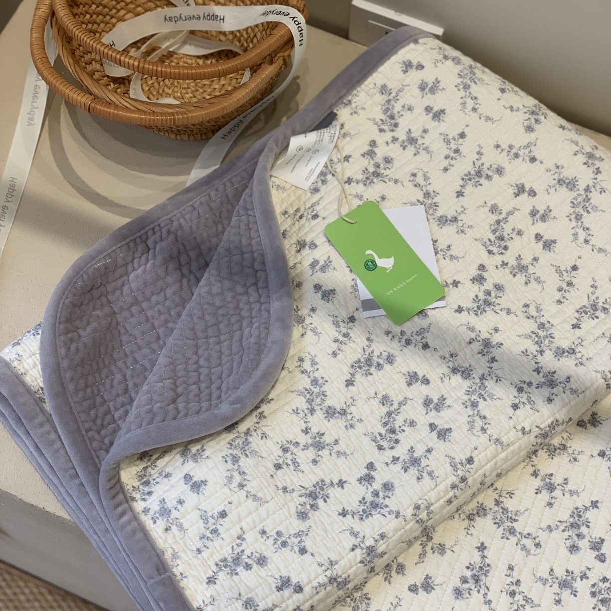 91家纺网 家纺一手货源 找家纺 汇庭 2025秋冬新款绒绒单品床盖系列 紫萱