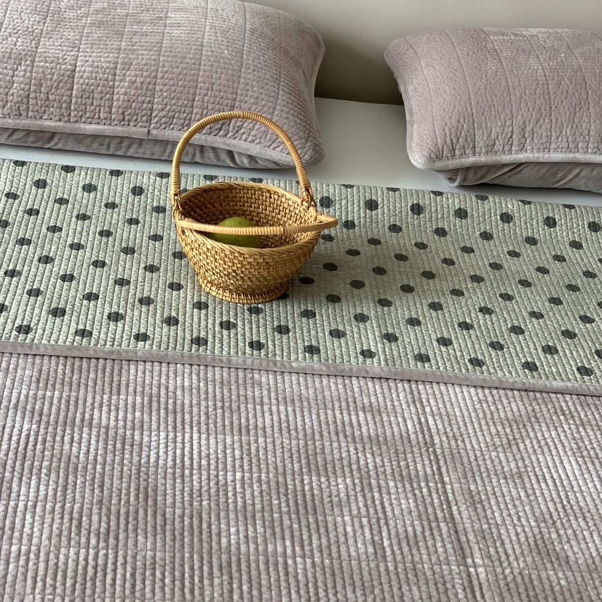 91家纺网 家纺一手货源 找家纺 汇庭 2025秋冬新款绒绒单品床盖系列 葡萄点点