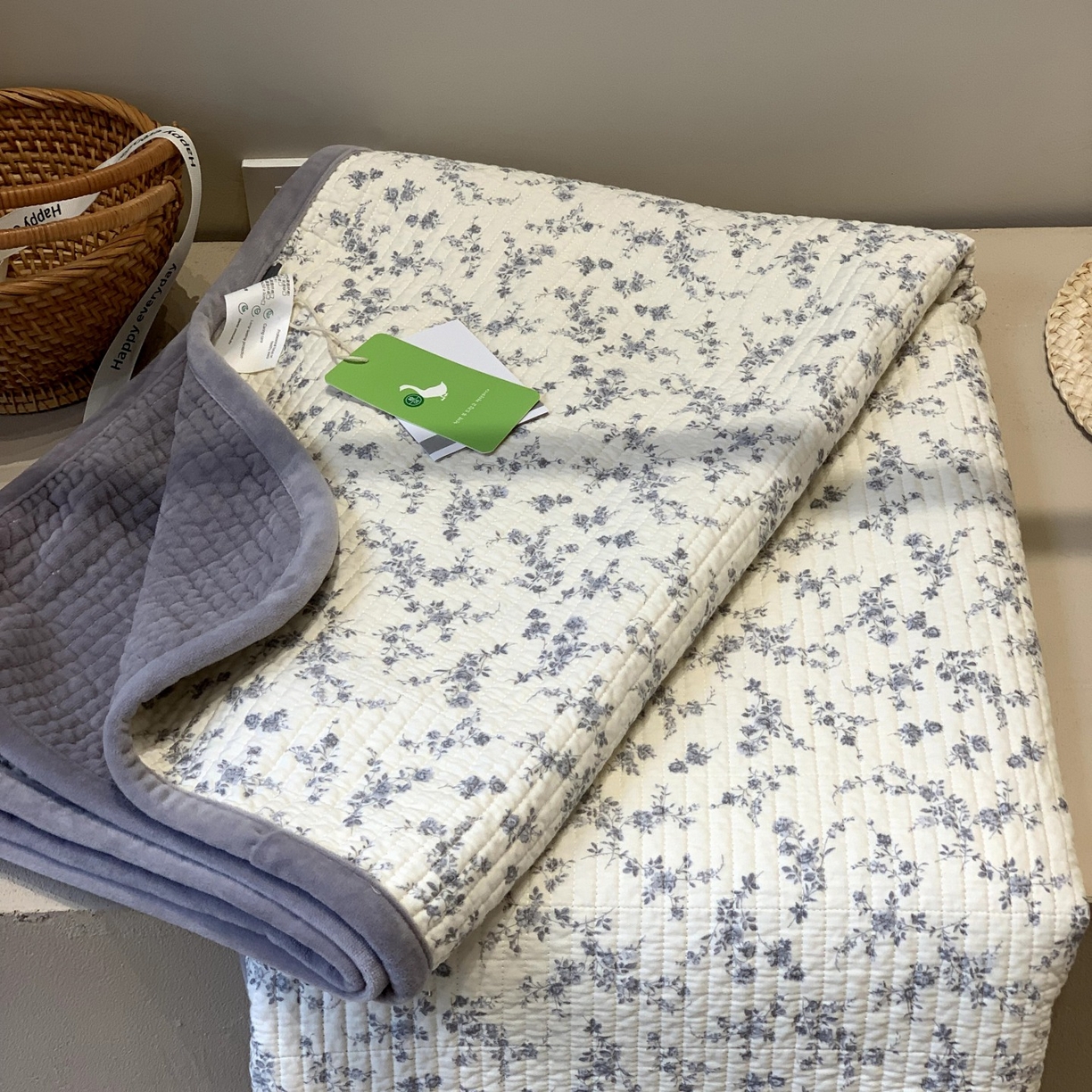 91家纺网 家纺一手货源 找家纺 汇庭 2025秋冬新款绒绒单品床盖系列 紫萱