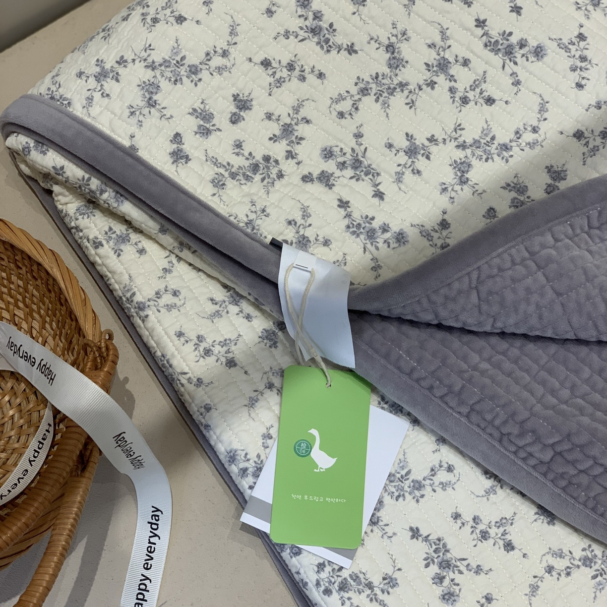 91家纺网 家纺一手货源 找家纺 汇庭 2025秋冬新款绒绒单品床盖系列 紫萱