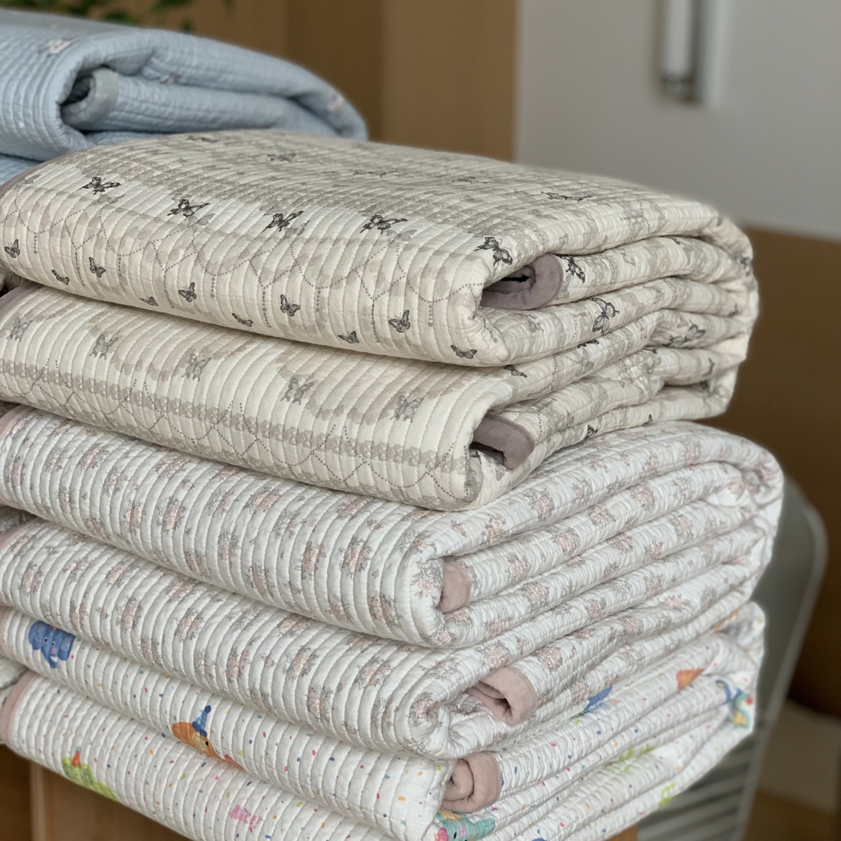 91家纺网 家纺一手货源 找家纺 汇庭 2025秋冬新款绒绒单品床盖系列 组合