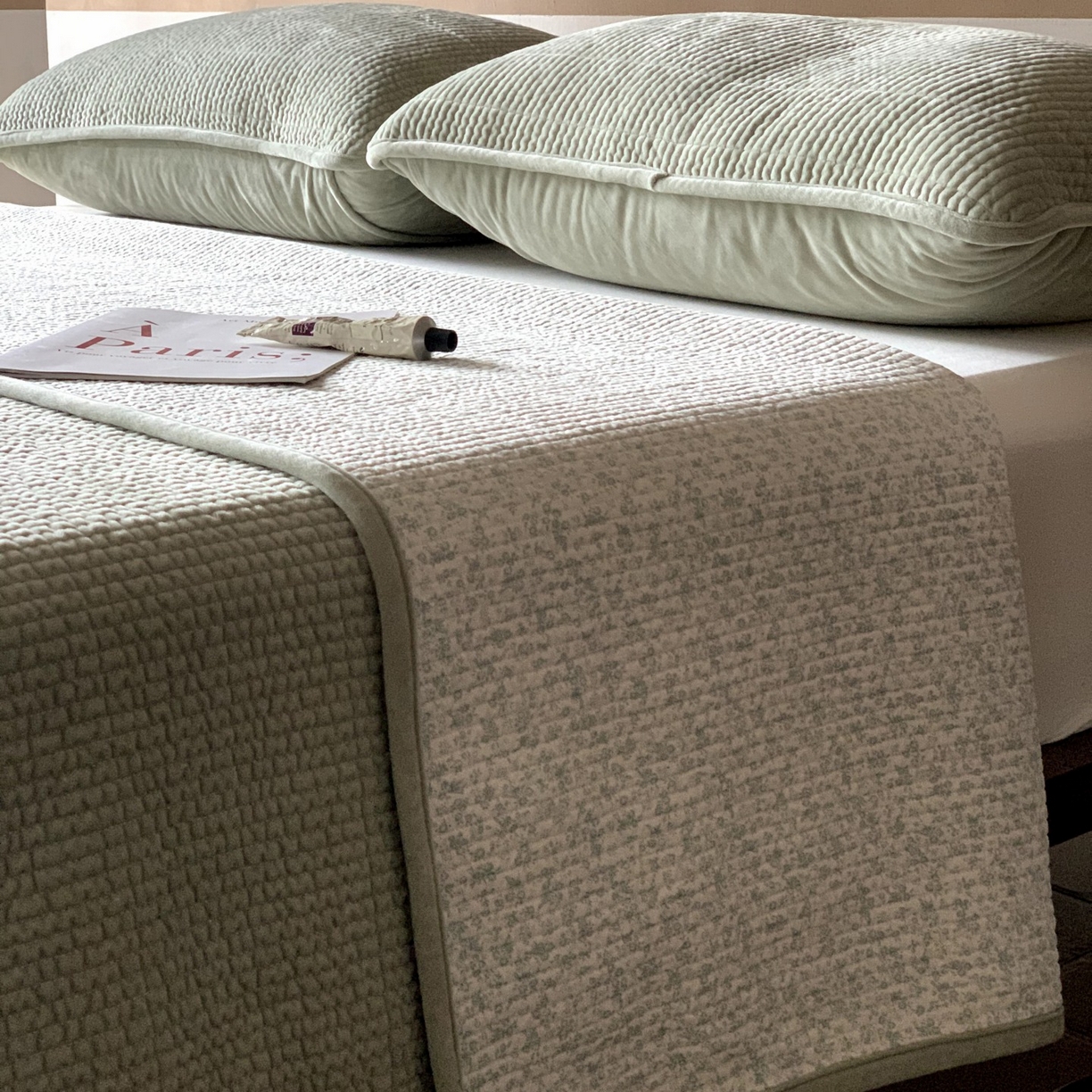 91家纺网 家纺一手货源 找家纺 汇庭 2025秋冬新款绒绒单品床盖系列 暮光之绿