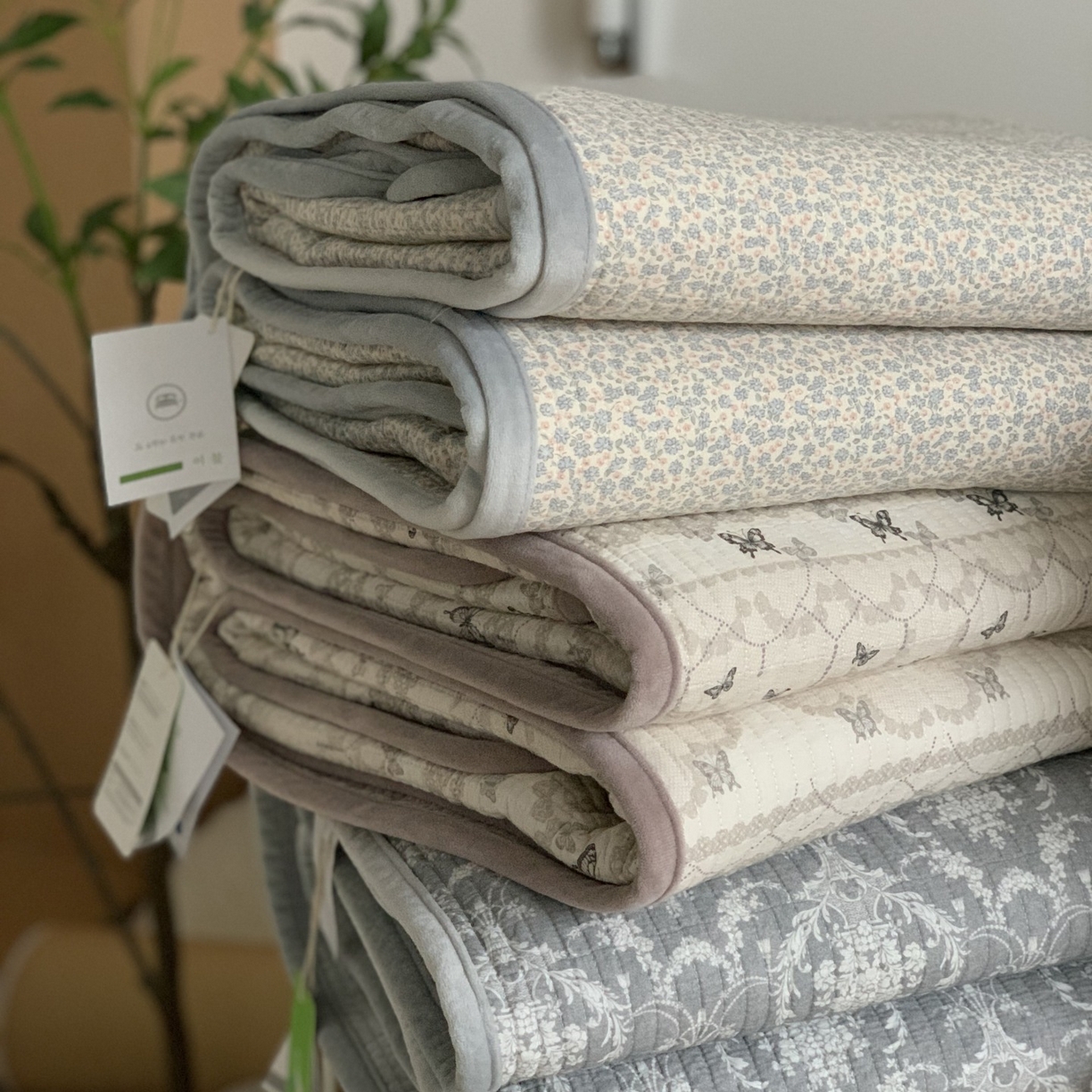 91家纺网 家纺一手货源 找家纺 汇庭 2025秋冬新款绒绒单品床盖系列 组合