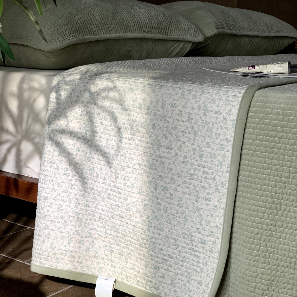 91家纺网 家纺一手货源 找家纺 汇庭 2025秋冬新款绒绒单品床盖系列 暮光之绿