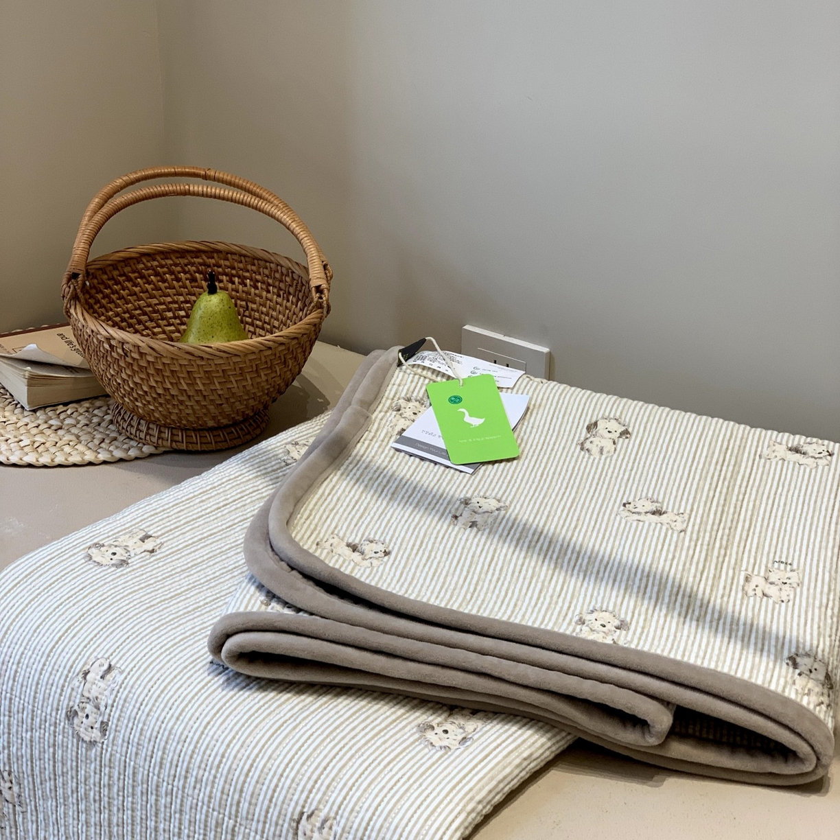 91家纺网 家纺一手货源 找家纺 汇庭 2025秋冬新款绒绒单品床盖系列 雪球狗