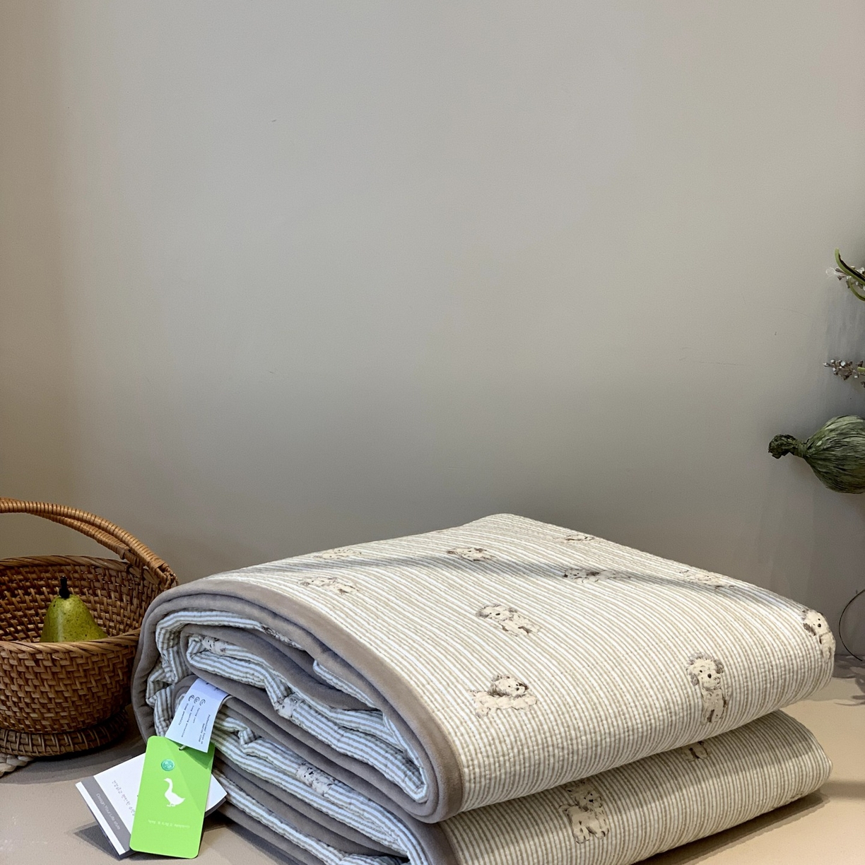 91家纺网 家纺一手货源 找家纺 汇庭 2025秋冬新款绒绒单品床盖系列 雪球狗