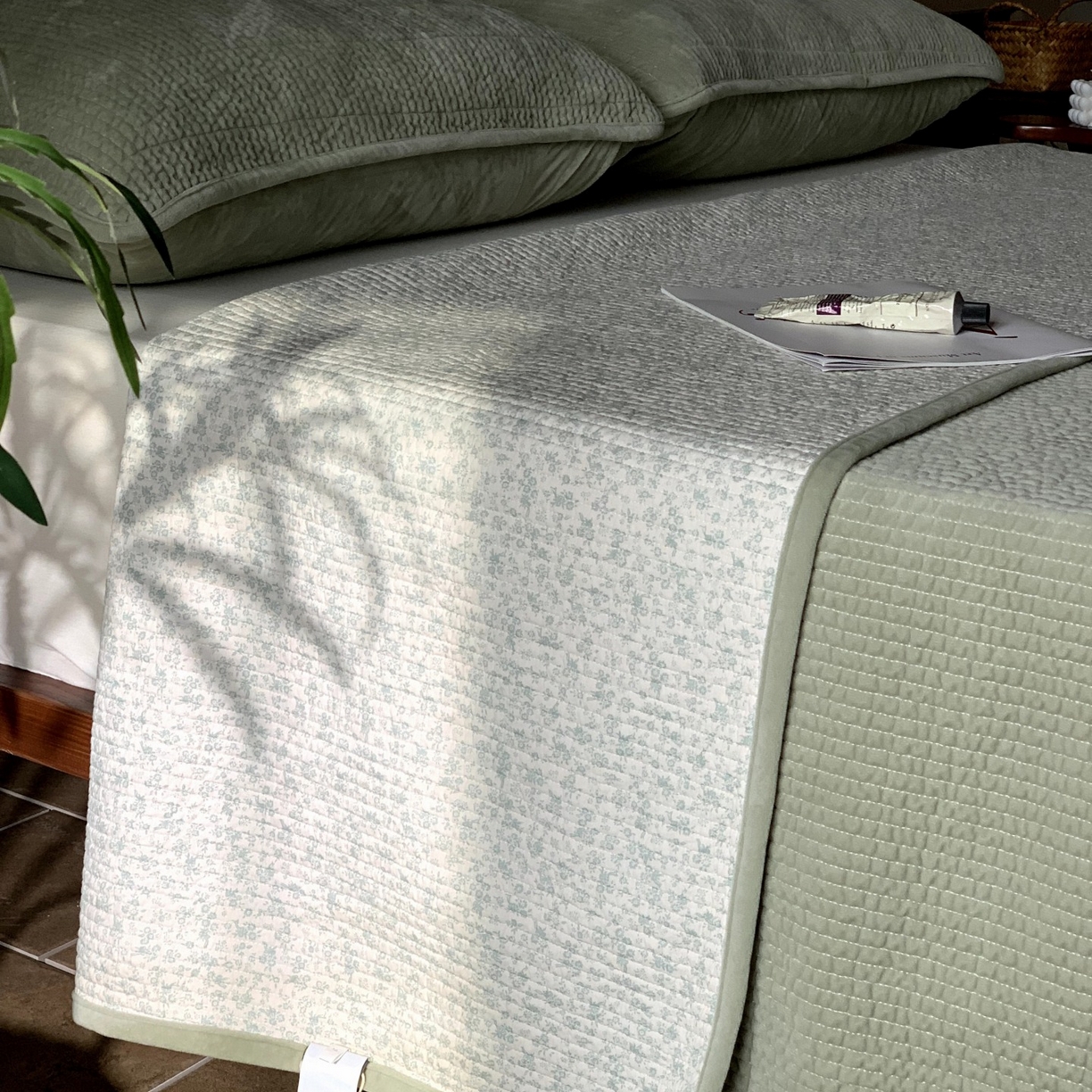 91家纺网 家纺一手货源 找家纺 汇庭 2025秋冬新款绒绒单品床盖系列 暮光之绿