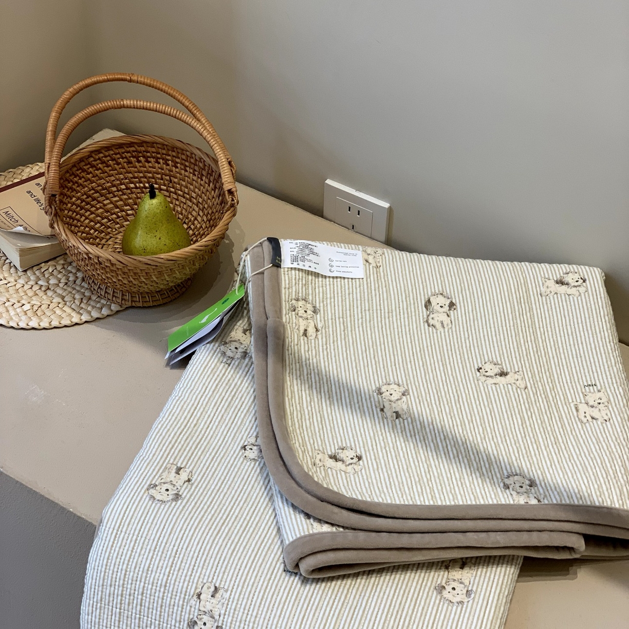 91家纺网 家纺一手货源 找家纺 汇庭 2025秋冬新款绒绒单品床盖系列 雪球狗