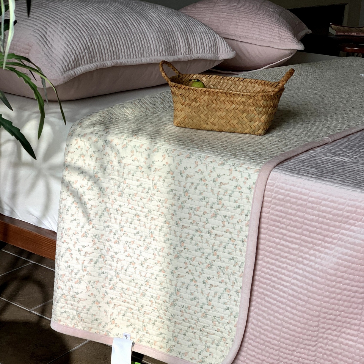 91家纺网 家纺一手货源 找家纺 汇庭 2025秋冬新款绒绒单品床盖系列 秋海棠