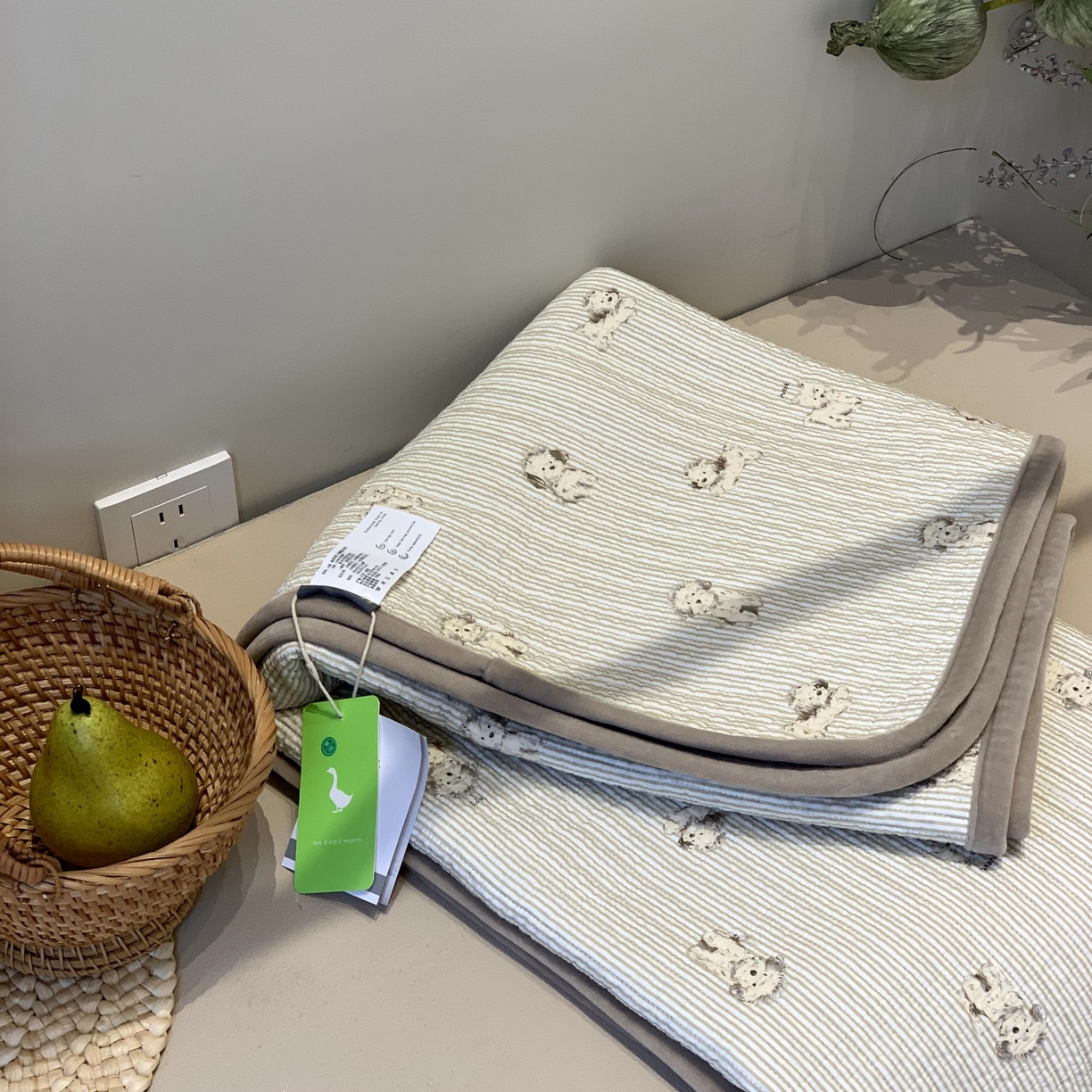 91家纺网 家纺一手货源 找家纺 汇庭 2025秋冬新款绒绒单品床盖系列 雪球狗