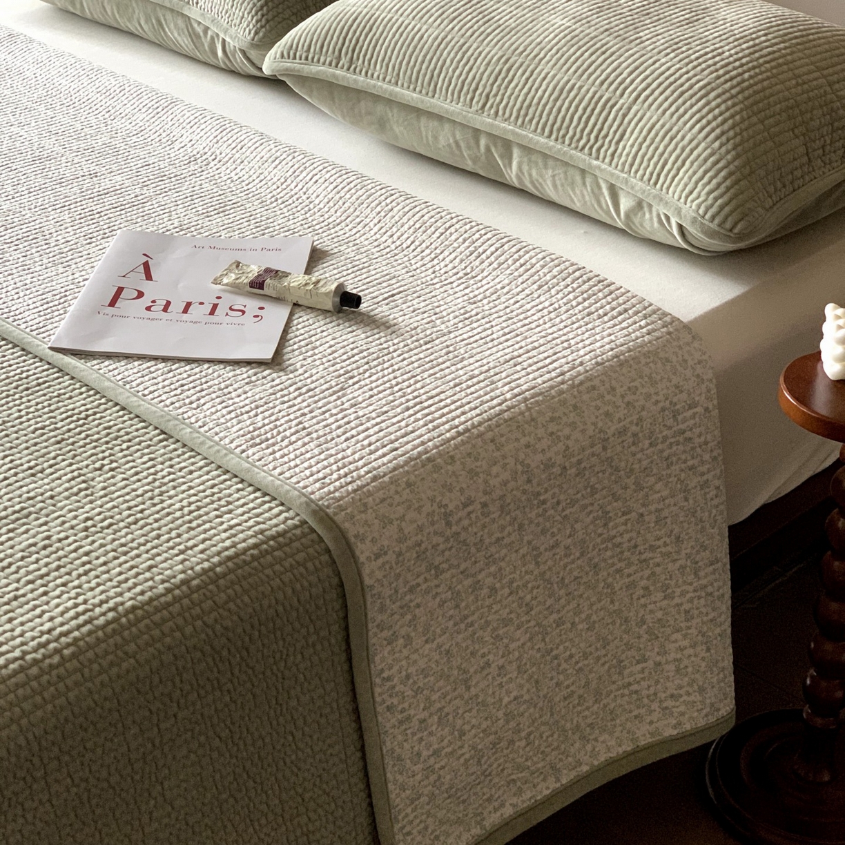 91家纺网 家纺一手货源 找家纺 汇庭 2025秋冬新款绒绒单品床盖系列 暮光之绿