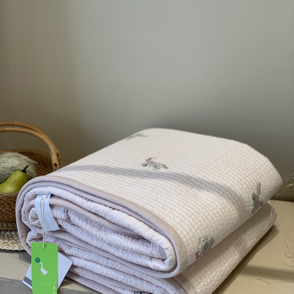 91家纺网 家纺一手货源 找家纺 汇庭 2025秋冬新款绒绒单品床盖系列 甜蜜兔