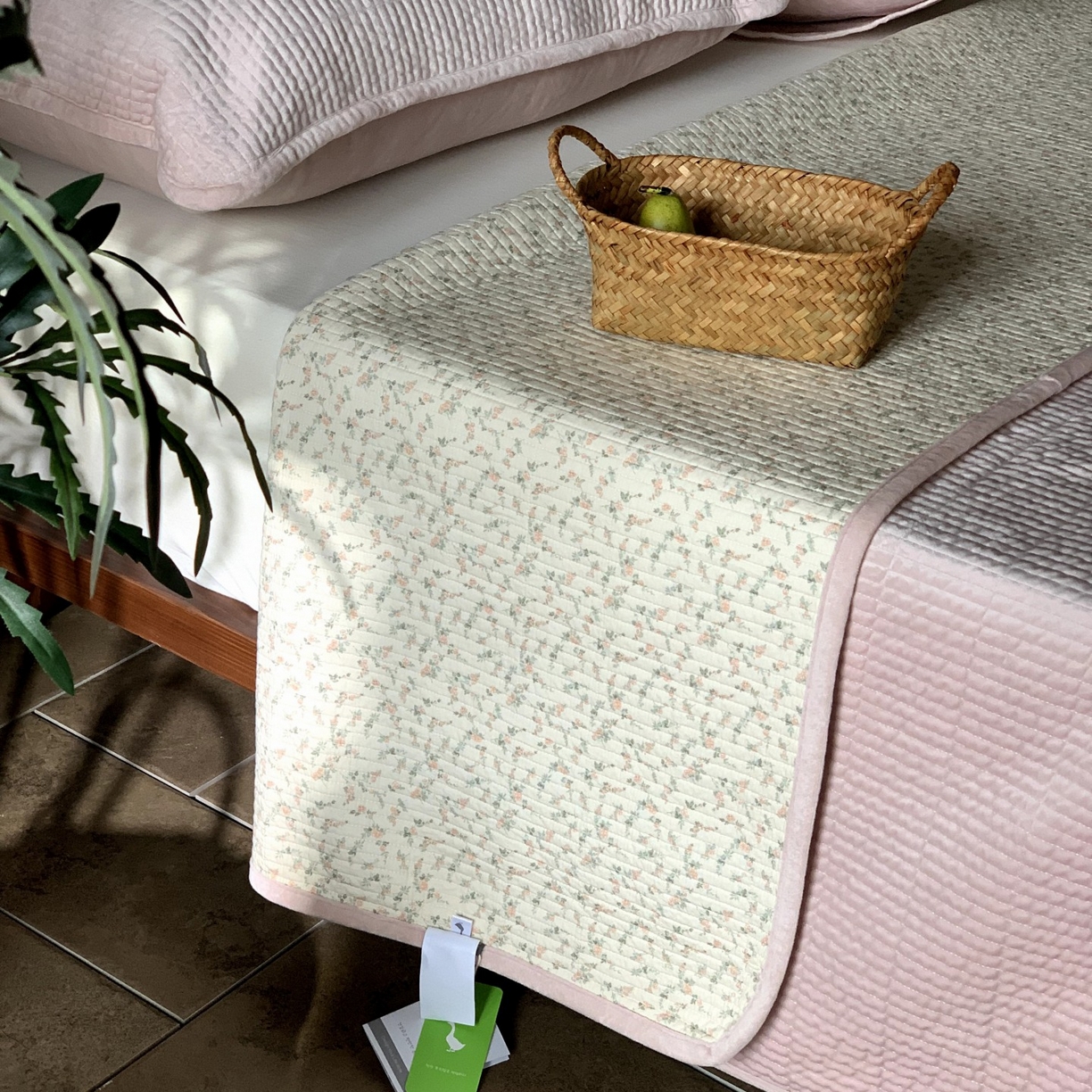 91家纺网 家纺一手货源 找家纺 汇庭 2025秋冬新款绒绒单品床盖系列 秋海棠