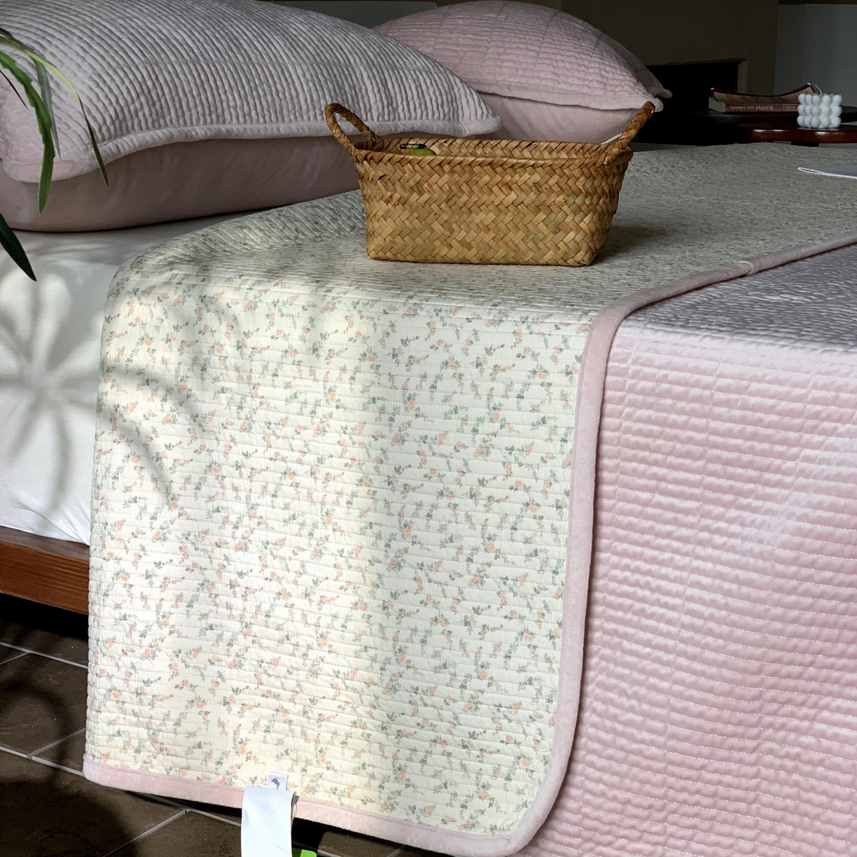 91家纺网 家纺一手货源 找家纺 汇庭 2025秋冬新款绒绒单品床盖系列 秋海棠