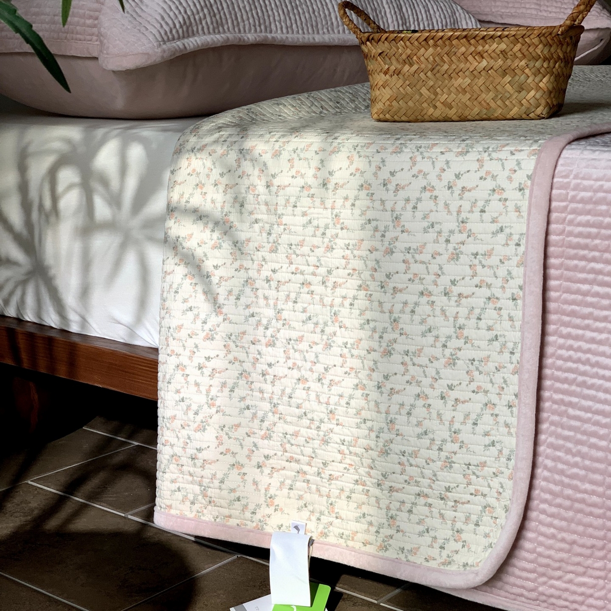 91家纺网 家纺一手货源 找家纺 汇庭 2025秋冬新款绒绒单品床盖系列 秋海棠