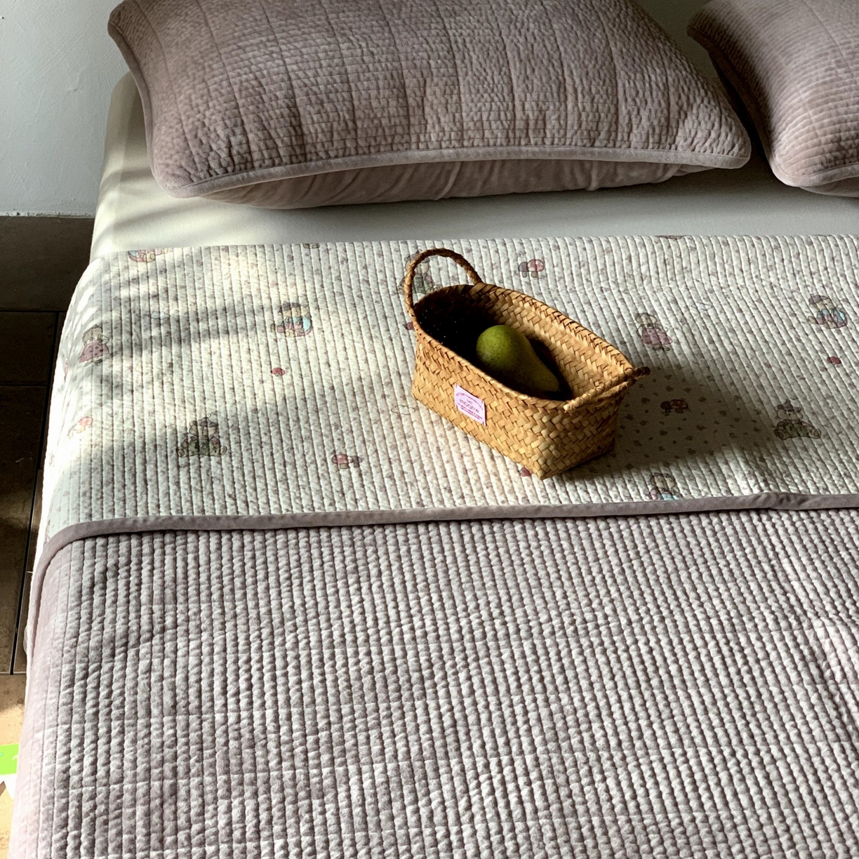 91家纺网 家纺一手货源 找家纺 汇庭 2025秋冬新款绒绒单品床盖系列 熊公主