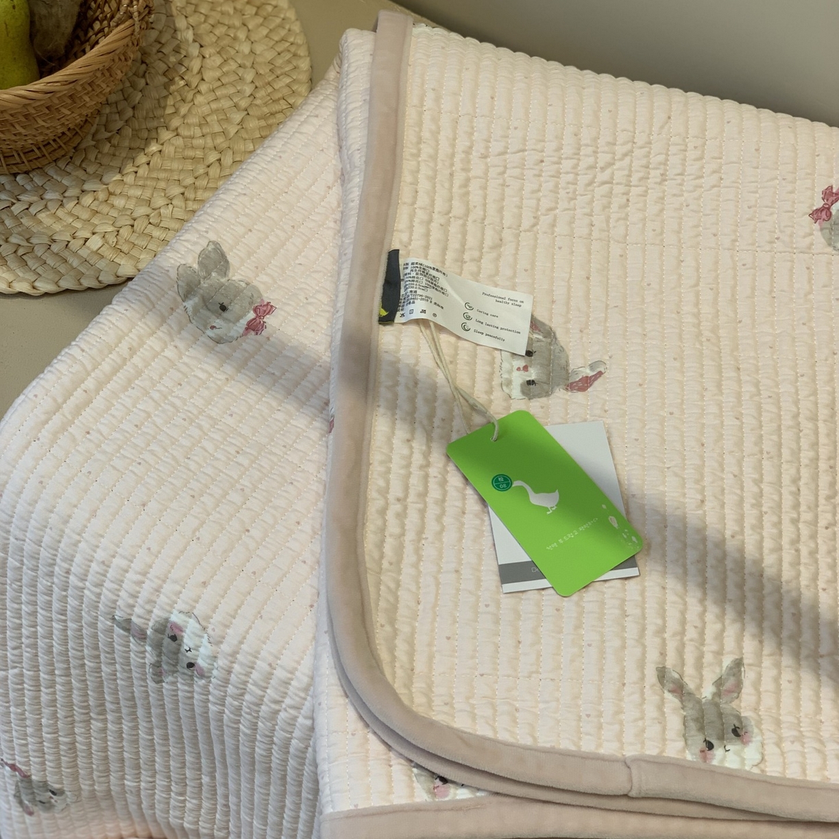 91家纺网 家纺一手货源 找家纺 汇庭 2025秋冬新款绒绒单品床盖系列 甜蜜兔