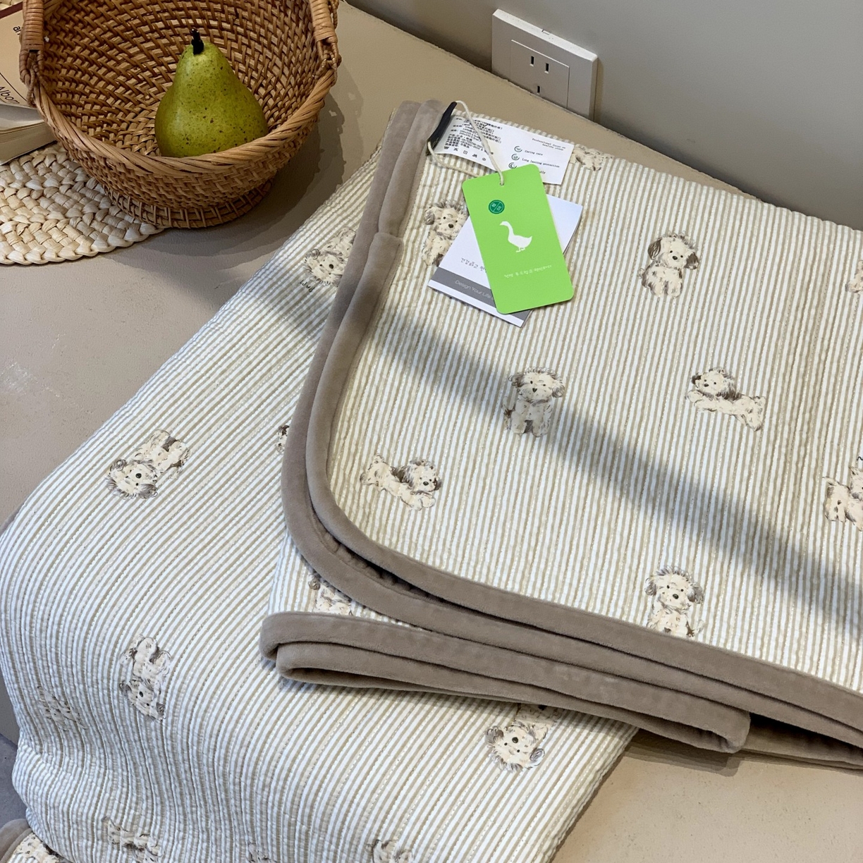 91家纺网 家纺一手货源 找家纺 汇庭 2025秋冬新款绒绒单品床盖系列 雪球狗