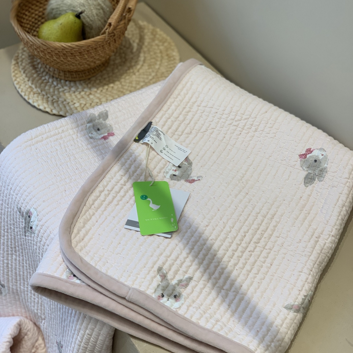 91家纺网 家纺一手货源 找家纺 汇庭 2025秋冬新款绒绒单品床盖系列 甜蜜兔