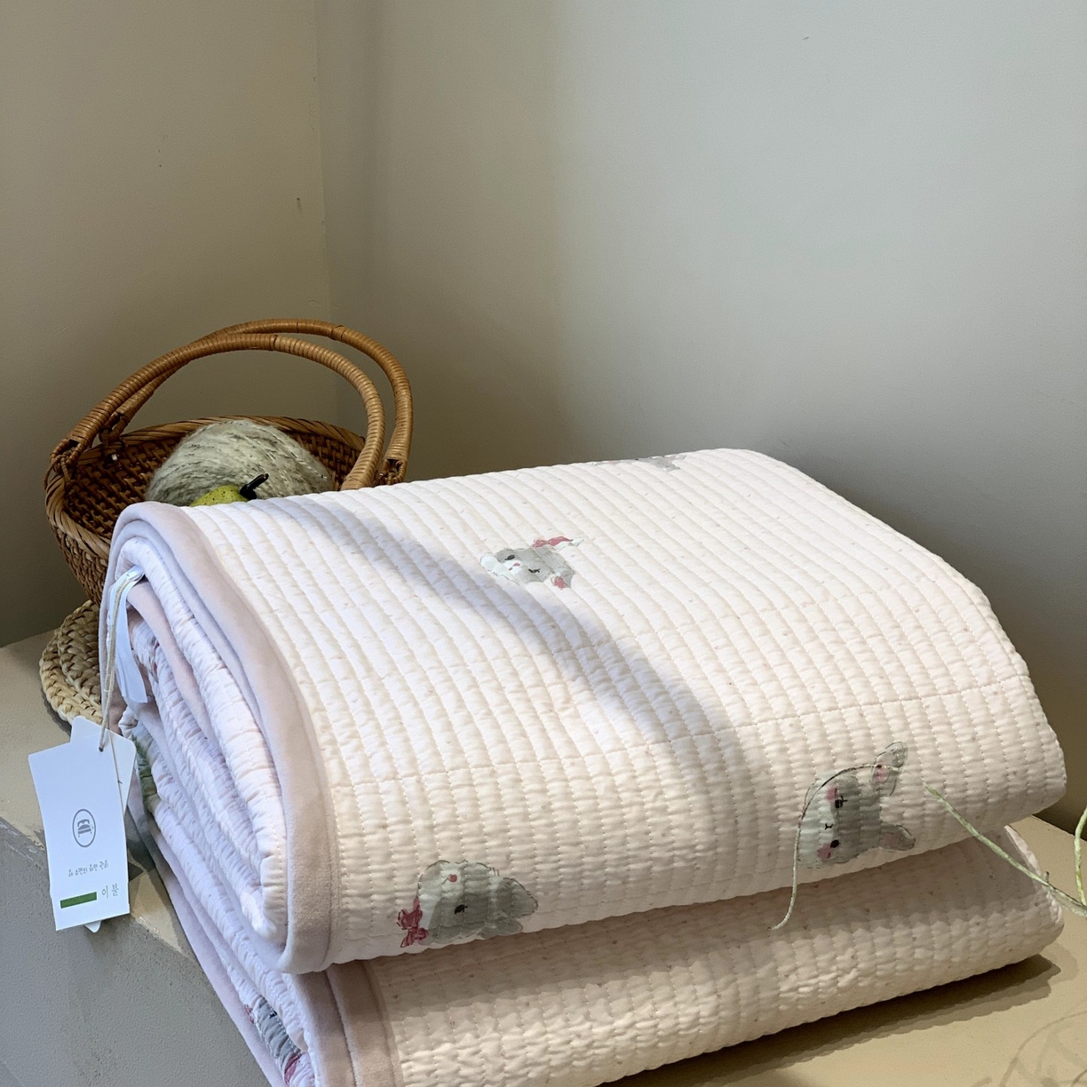 91家纺网 家纺一手货源 找家纺 汇庭 2025秋冬新款绒绒单品床盖系列 甜蜜兔