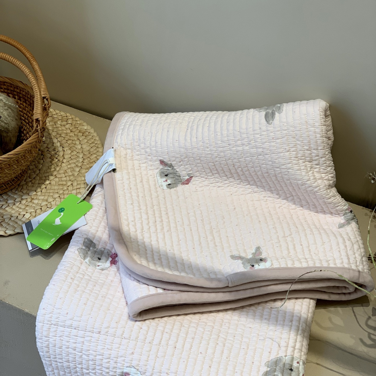 91家纺网 家纺一手货源 找家纺 汇庭 2025秋冬新款绒绒单品床盖系列 甜蜜兔