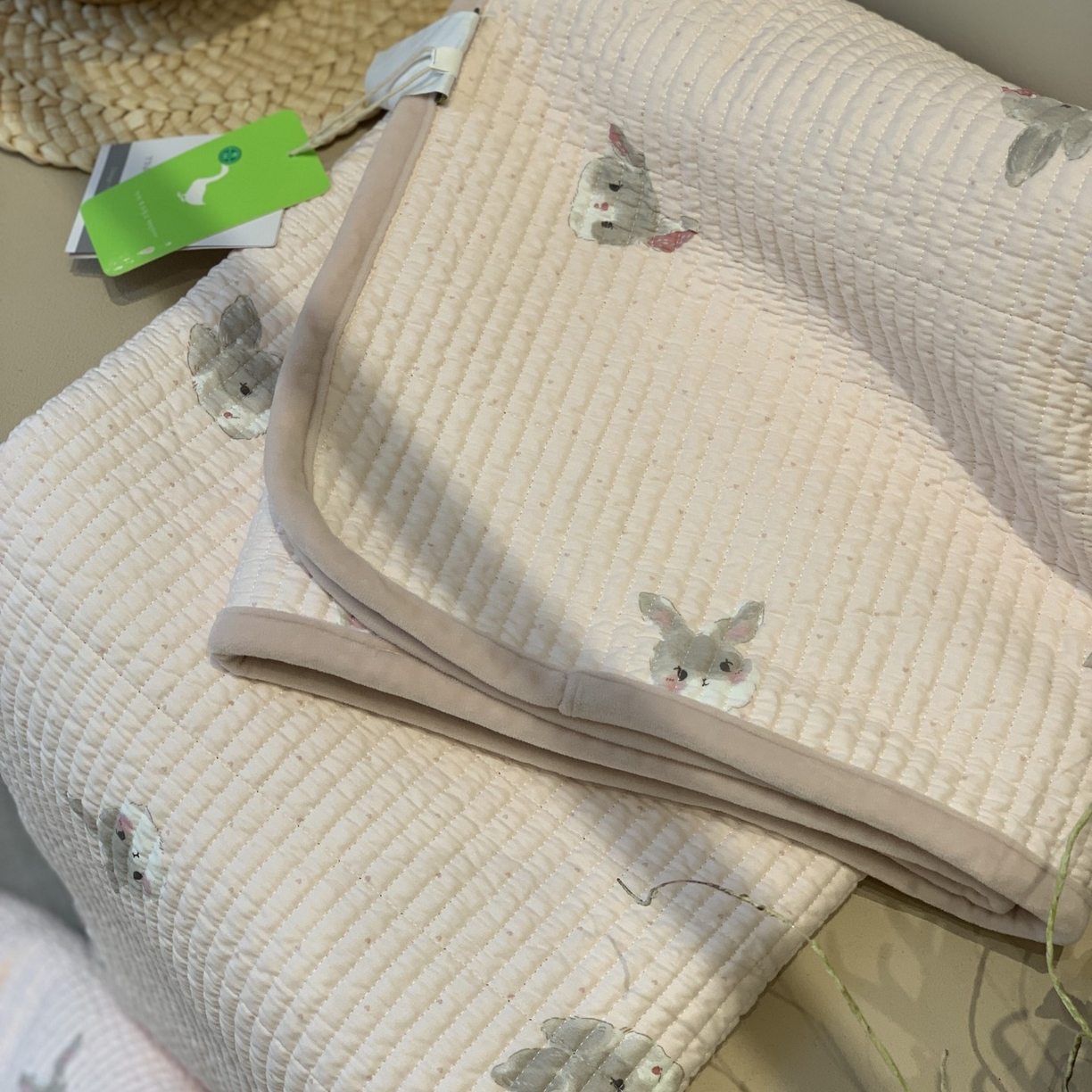 91家纺网 家纺一手货源 找家纺 汇庭 2025秋冬新款绒绒单品床盖系列 甜蜜兔