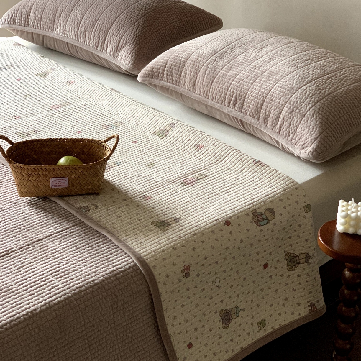 91家纺网 家纺一手货源 找家纺 汇庭 2025秋冬新款绒绒单品床盖系列 熊公主