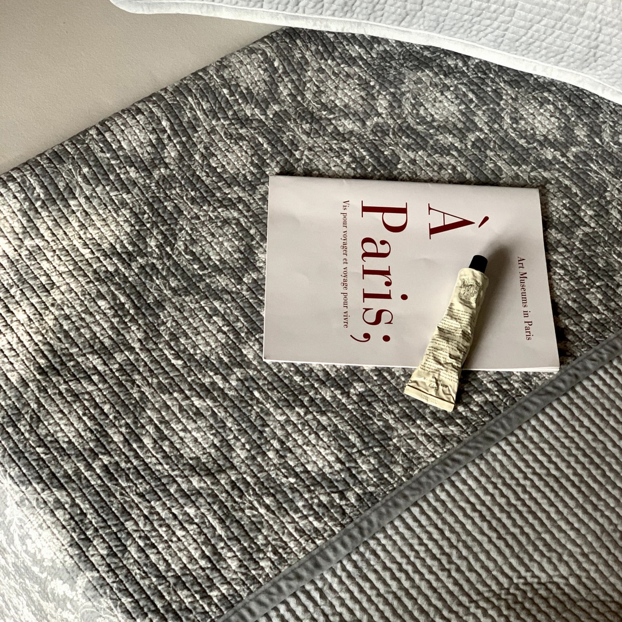 91家纺网 家纺一手货源 找家纺 汇庭 2025秋冬新款绒绒单品床盖系列 睡美人灰