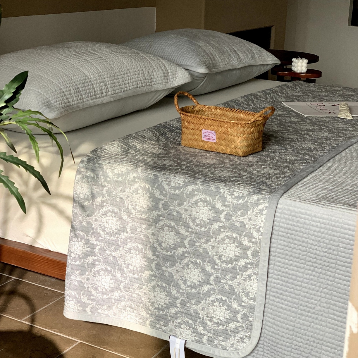 91家纺网 家纺一手货源 找家纺 汇庭 2025秋冬新款绒绒单品床盖系列 睡美人灰