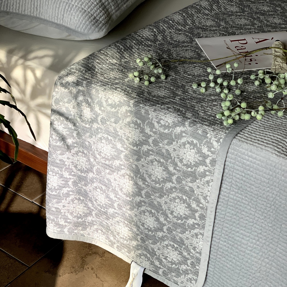 91家纺网 家纺一手货源 找家纺 汇庭 2025秋冬新款绒绒单品床盖系列 睡美人灰