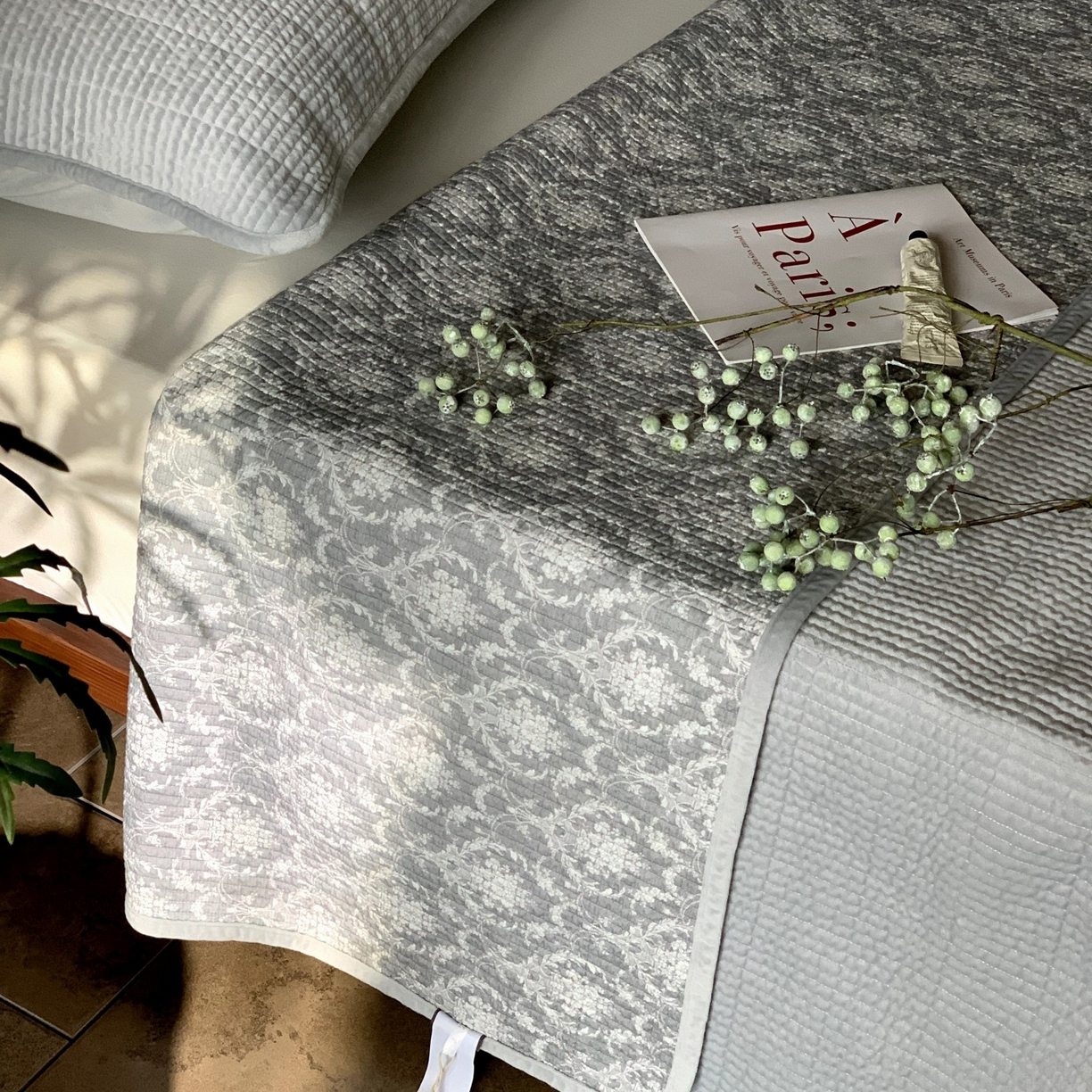 91家纺网 家纺一手货源 找家纺 汇庭 2025秋冬新款绒绒单品床盖系列 睡美人灰