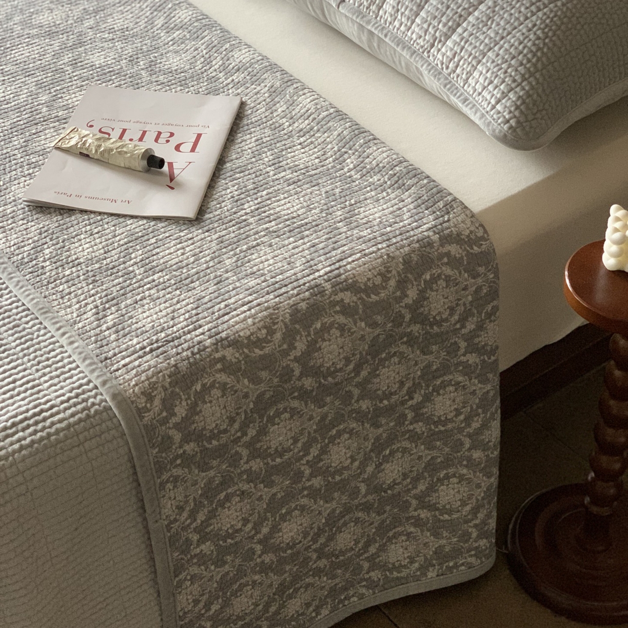 91家纺网 家纺一手货源 找家纺 汇庭 2025秋冬新款绒绒单品床盖系列 睡美人灰