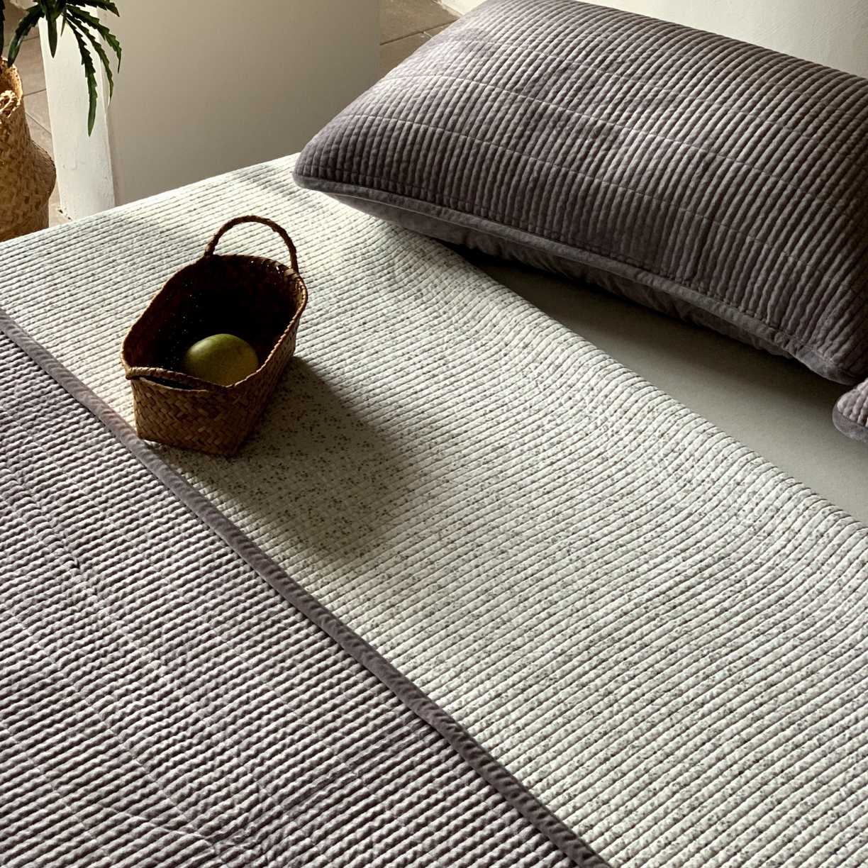 91家纺网 家纺一手货源 找家纺 汇庭 2025秋冬新款绒绒单品床盖系列 紫梦境