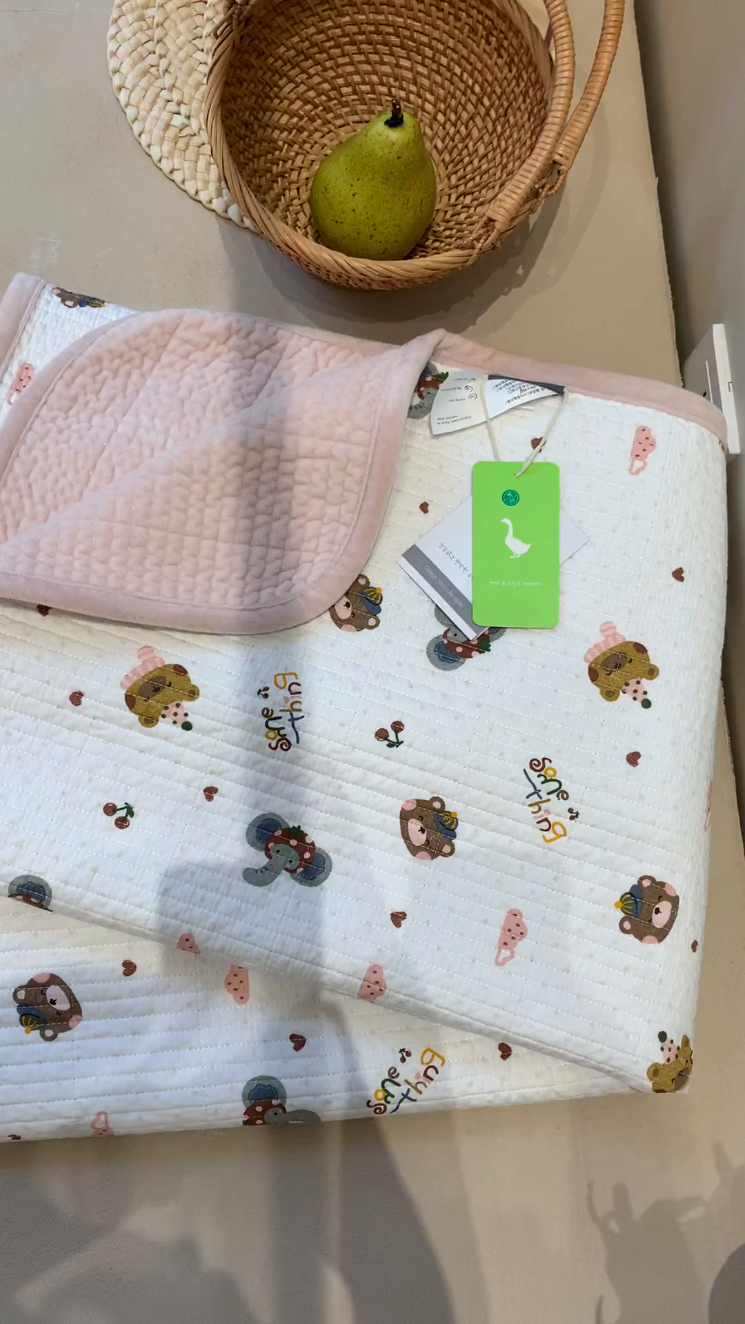 91家纺网 家纺一手货源 找家纺 汇庭 2025秋冬新款绒绒单品床盖系列 围巾小象