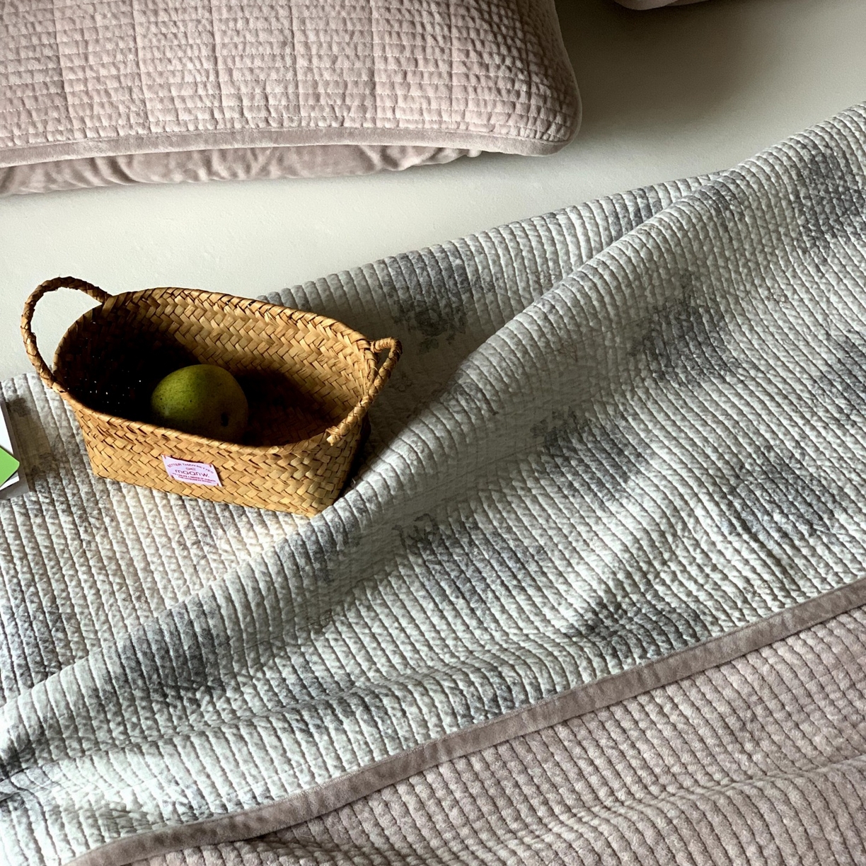 91家纺网 家纺一手货源 找家纺 汇庭 2025秋冬新款绒绒单品床盖系列 唯露