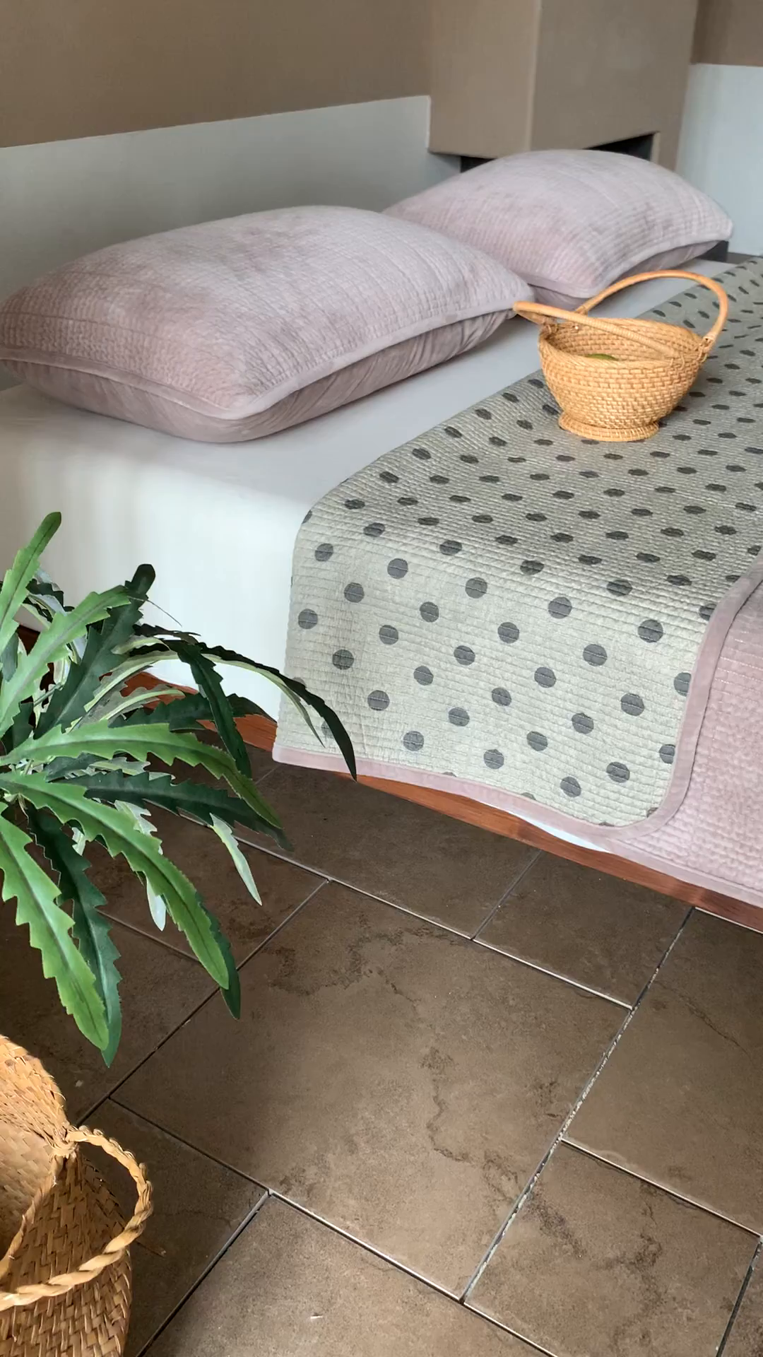 91家纺网 家纺一手货源 找家纺 汇庭 2025秋冬新款绒绒单品床盖系列 葡萄点点