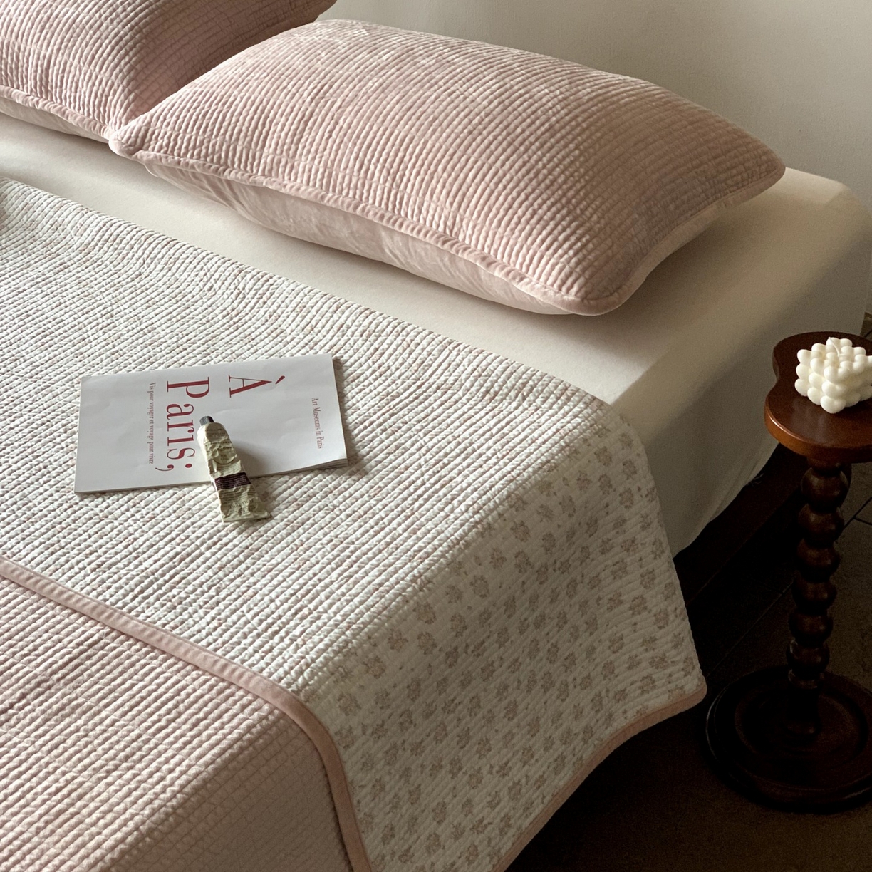 91家纺网 家纺一手货源 找家纺 汇庭 2025秋冬新款绒绒单品床盖系列 梦娜