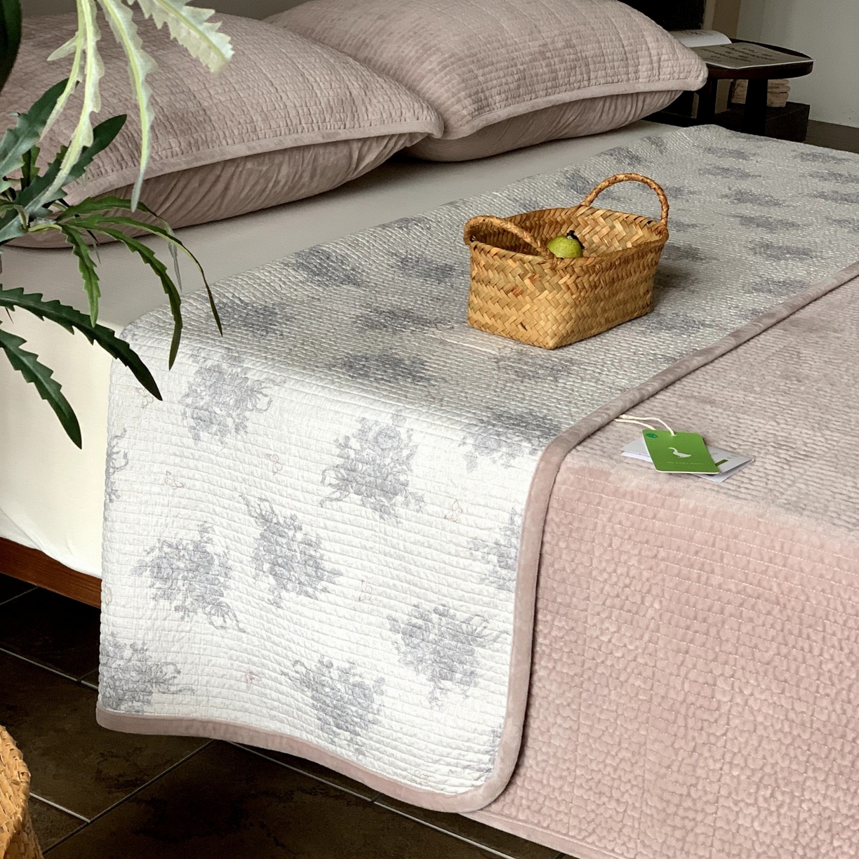 91家纺网 家纺一手货源 找家纺 汇庭 2025秋冬新款绒绒单品床盖系列 唯露