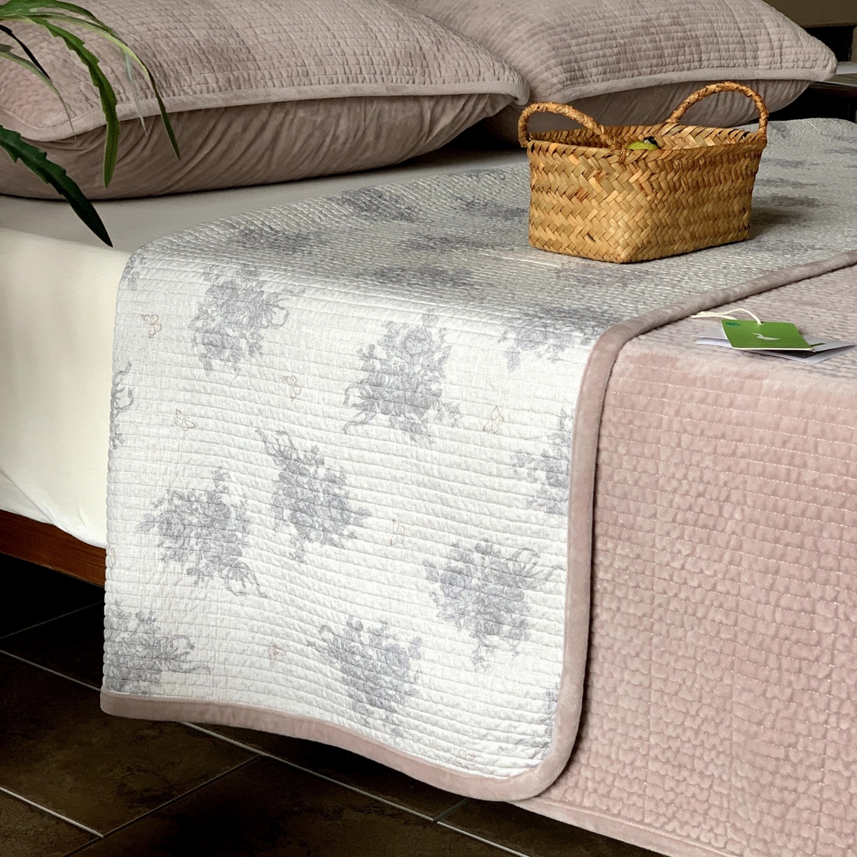 91家纺网 家纺一手货源 找家纺 汇庭 2025秋冬新款绒绒单品床盖系列 唯露