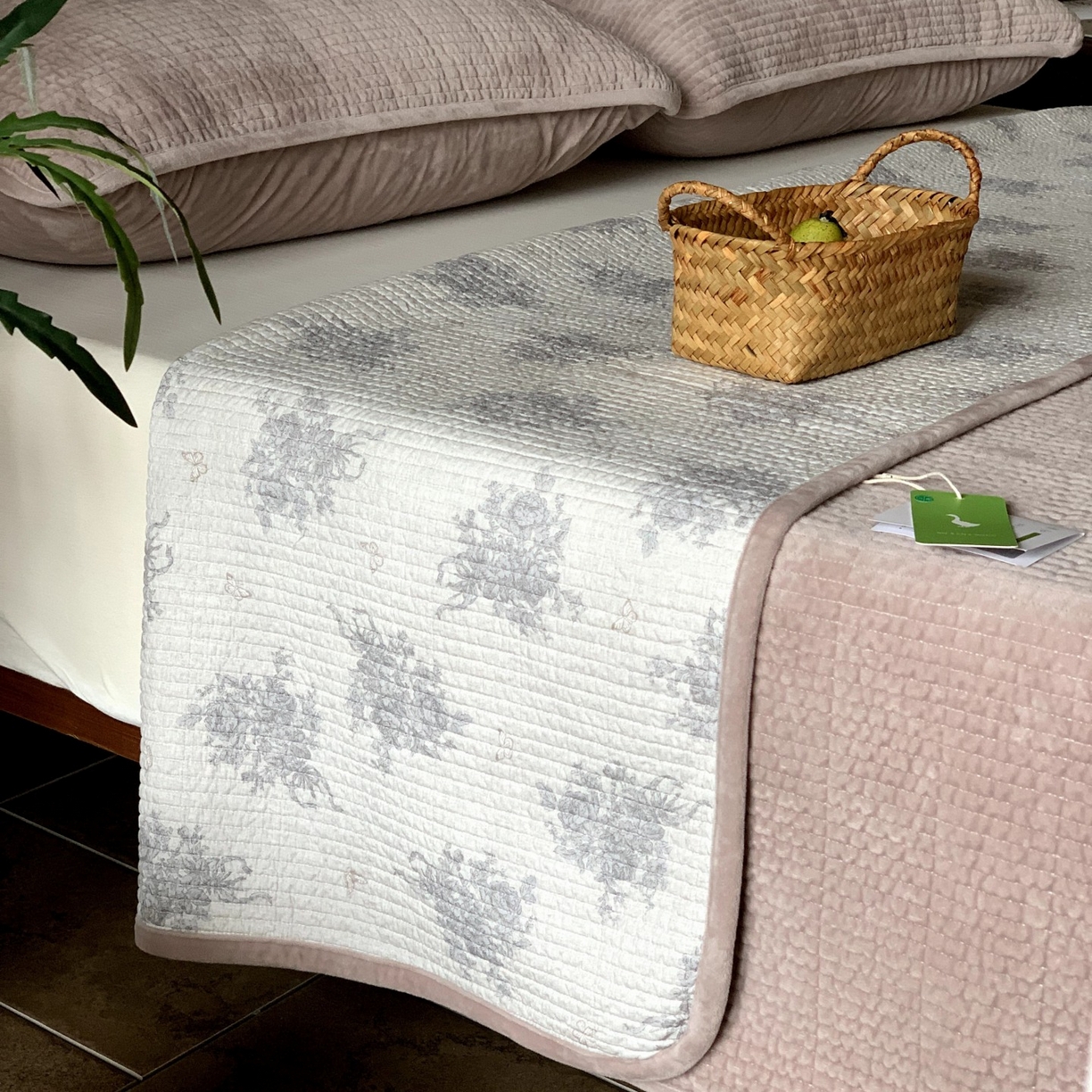 91家纺网 家纺一手货源 找家纺 汇庭 2025秋冬新款绒绒单品床盖系列 唯露